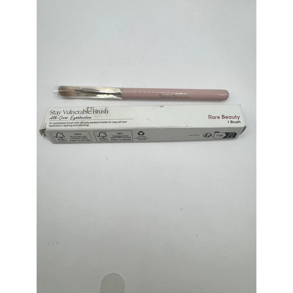 Rare Beauty Stay Vulnerable All-Over Eyeshadow Brush NIB